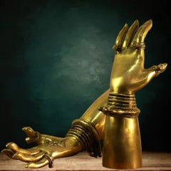 BRASS-PAIR-OF-LADY-HANDS-9