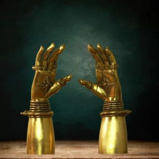 BRASS-PAIR-OF-LADY-HANDS-1